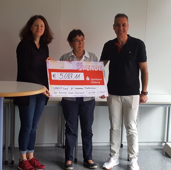 Spendenübergabe1.jpg  